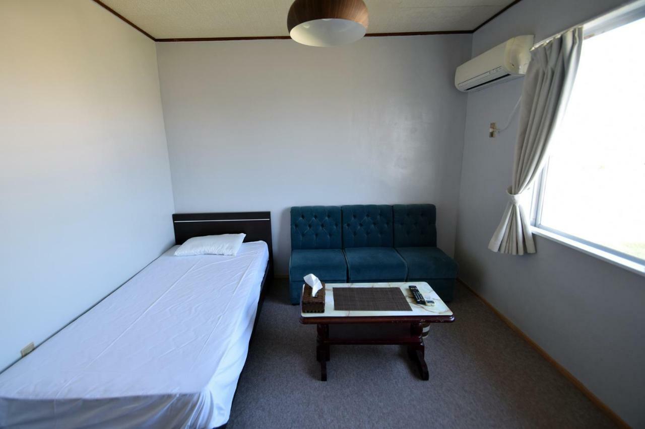 Hotel Henza Урума Экстерьер фото